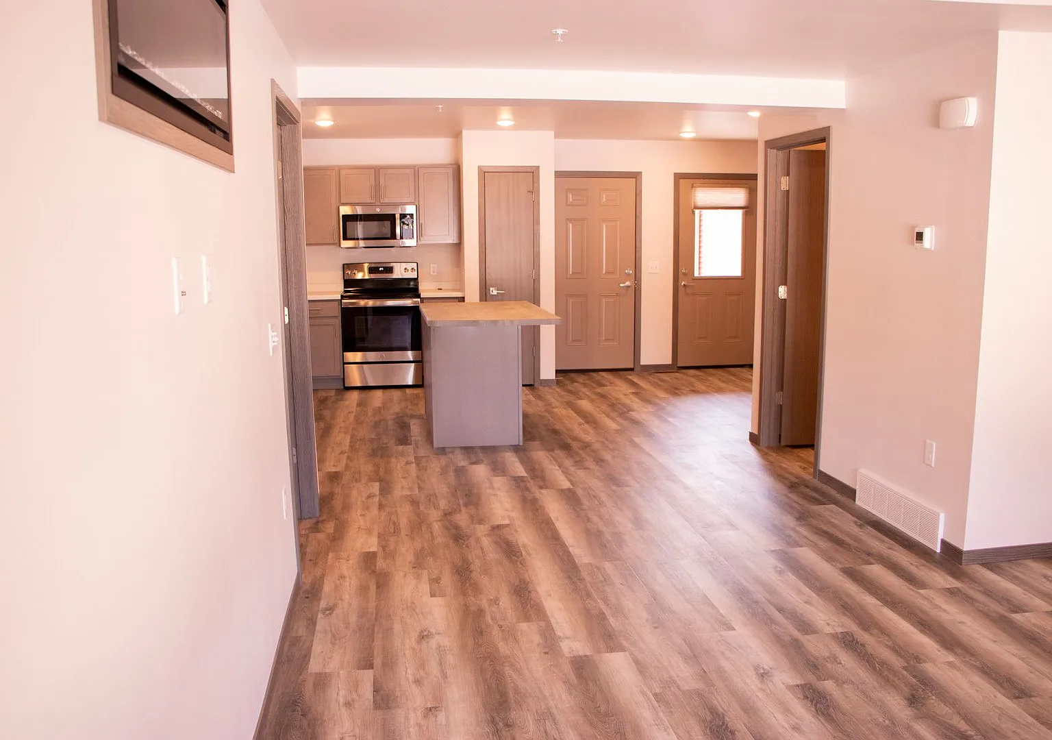 2Bed End Unit - 2 Car Garage! — Photo 1