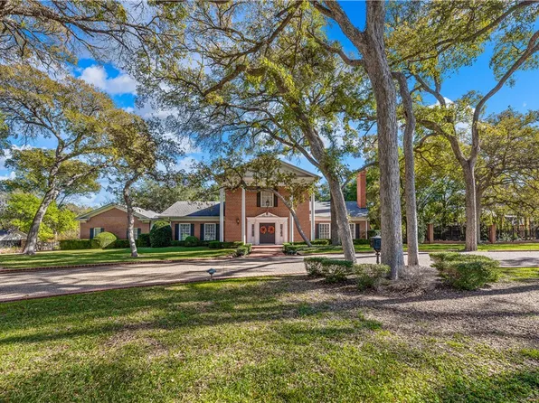 2825 Lake Air Dr, Waco, TX 76710