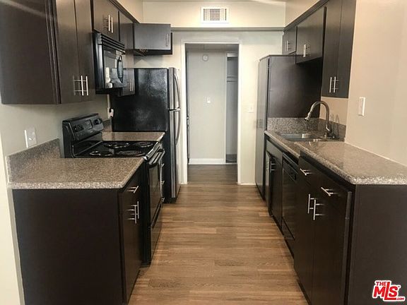 2nd image of 814 S Bundy Dr #9