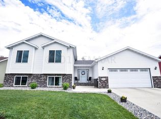 415 Sequoia Dr, Mapleton, ND 58059