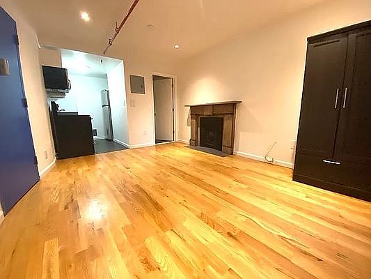 2nd image of 263 W 113th St APT 1F
