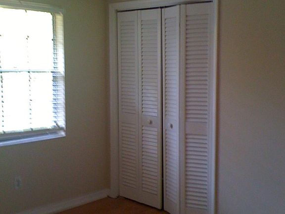 5th image of 631 Palmera Dr E