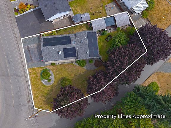 3rd image of 2296 Cameron Dr