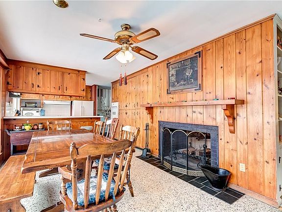 5th image of 6085 Meadow Wood Dr
