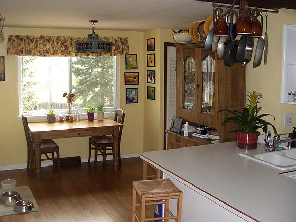 Kitchen Eating Area