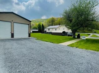 178 16th St, Rainelle, WV 25962