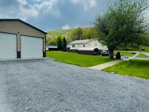 178 16th St, Rainelle, WV 25962