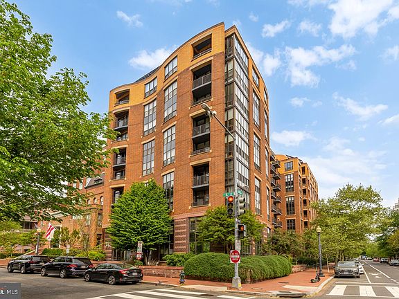 2nd image of 1001 L St NW APT 103