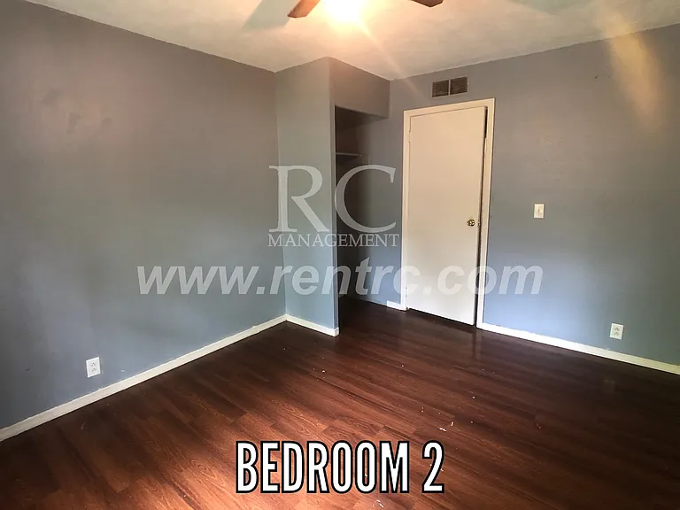903 Southmoor Dr — Photo 11