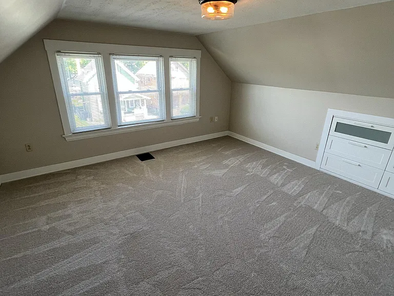 3935 Burwood Ave #2 — Photo 10