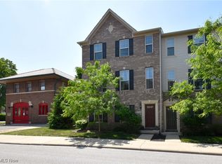 1418 Hopkins Ave, Lakewood, OH