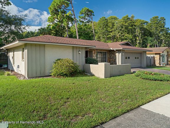 3rd image of 2220 Colonial Blvd W