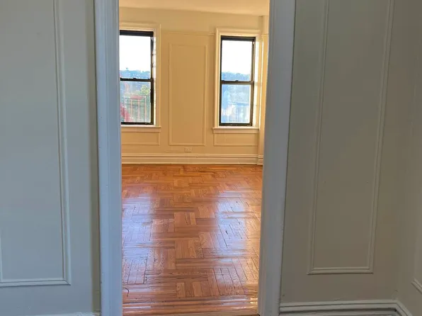 116 West 238th Street image 3 of 8