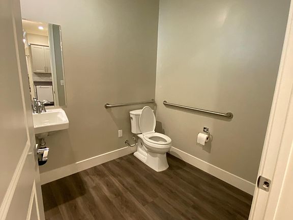 5th image of 1402 S Alta Vista Ave