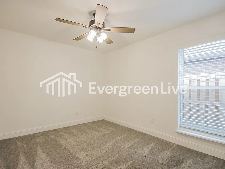 5900 Hoover St — Photo 13