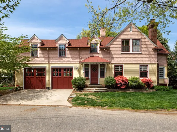 16 Carriage House Ln, Riverton, NJ 08077