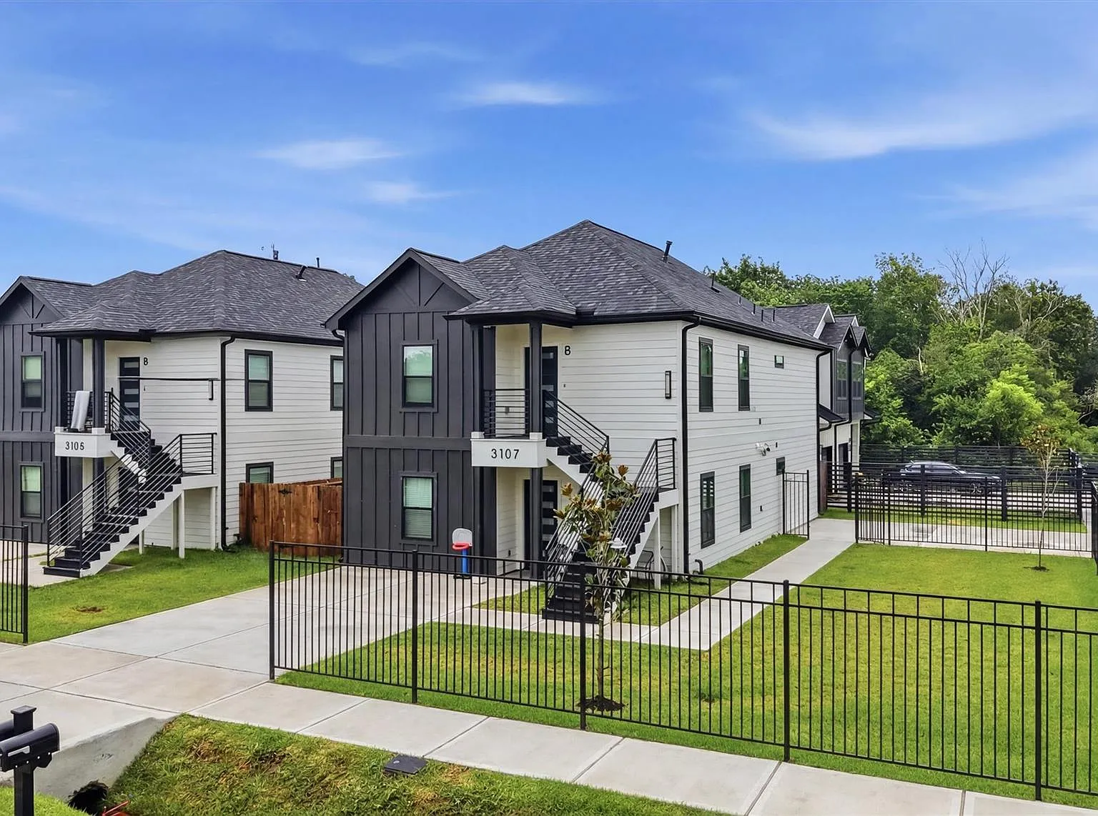 3 bed, 2.0 bath, 2778 sqft, $1,650 — Photo 3
