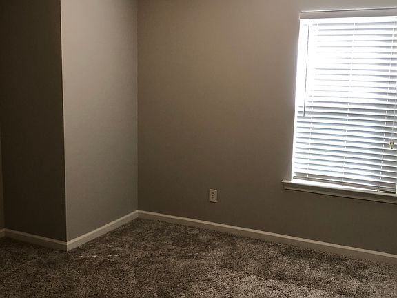 4th image of 324 E River Bend Dr