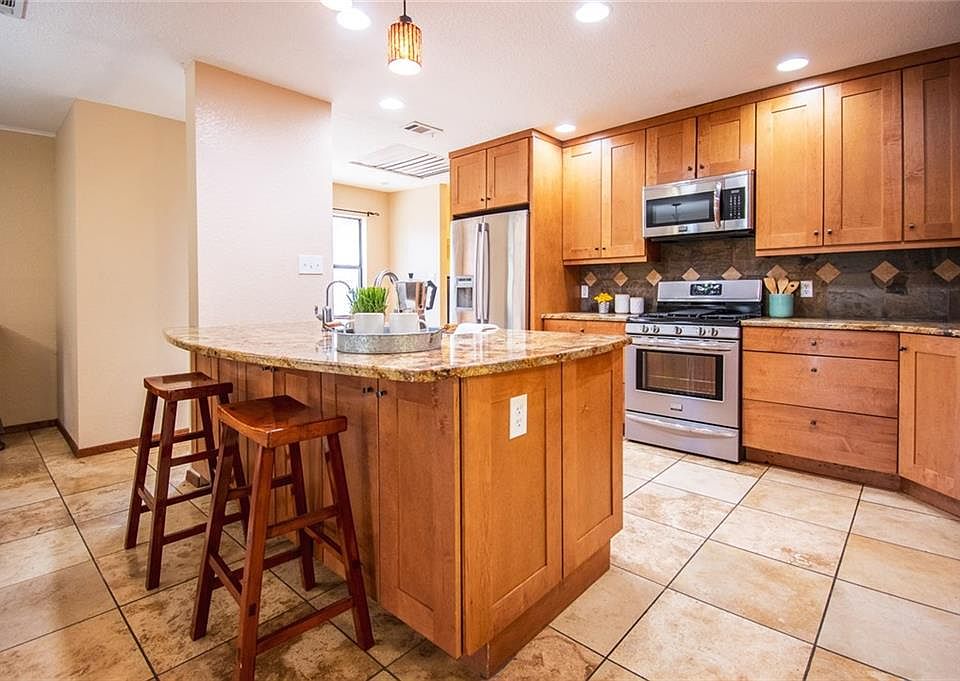 1st image of 206 E Esparada Dr
