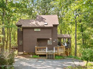 1021 Hampstead Rd, Bushkill, PA 18324