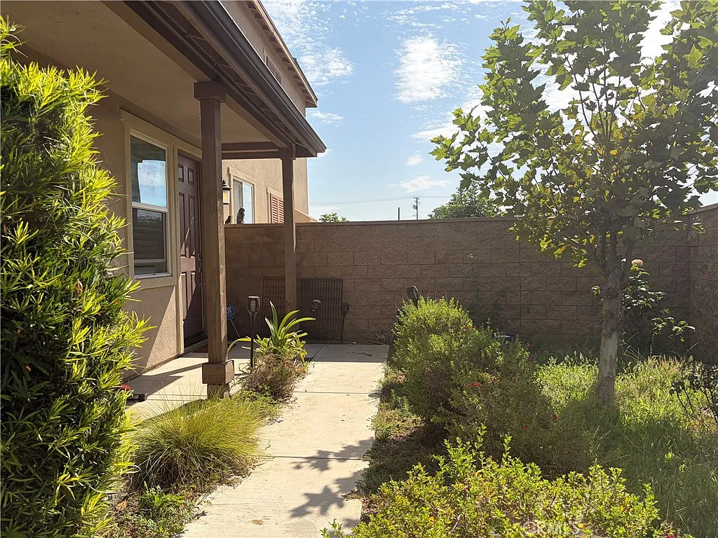1 bed, 500 sqft, $1,800 — Photo 2