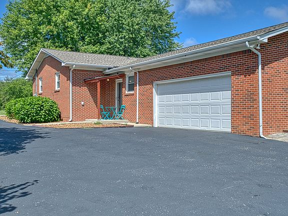 4th image of 888 Ashwood Dr