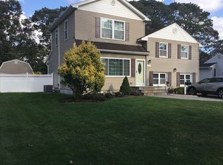 745 Tanglewood Rd, West Islip, NY 11795