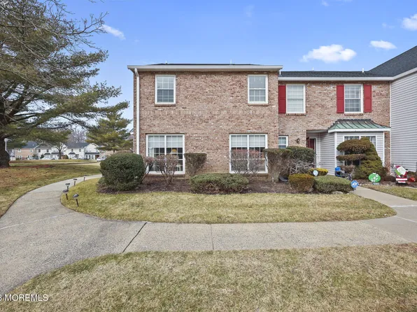 28 Vassar Place, Morganville, NJ 07751