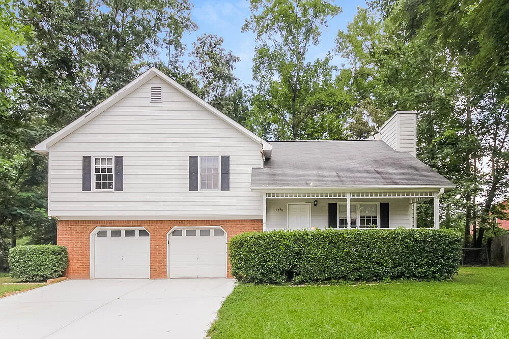 3 bed, 2.0 bath, 1948 sqft, $2,070 — Photo 1