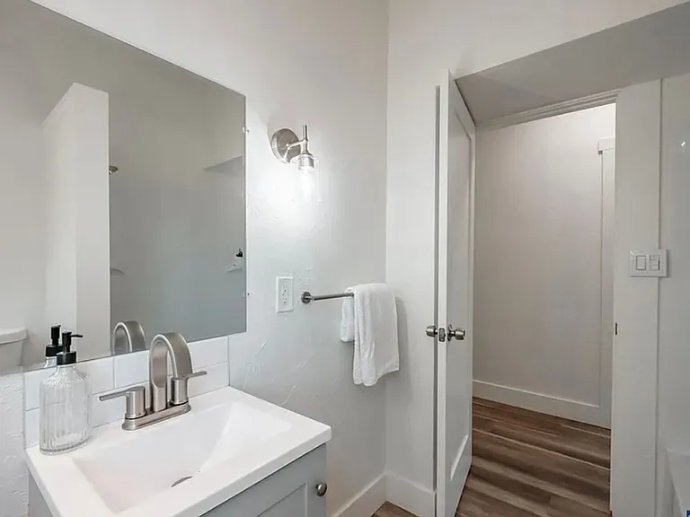 690 W Morton St — Photo 23