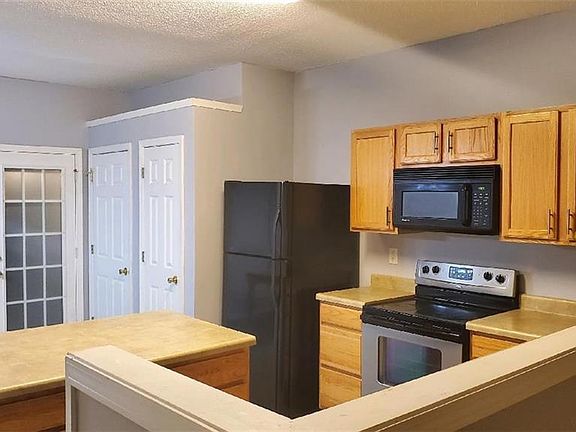 4th image of 2844 Parkway Close