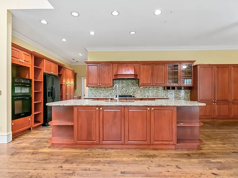 430 W Wesley Rd NW — Photo 9