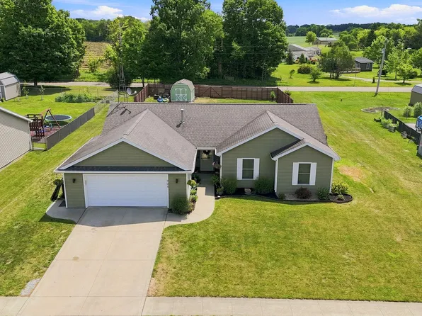 904 Sand Drift Dr, Fremont, IN 46737