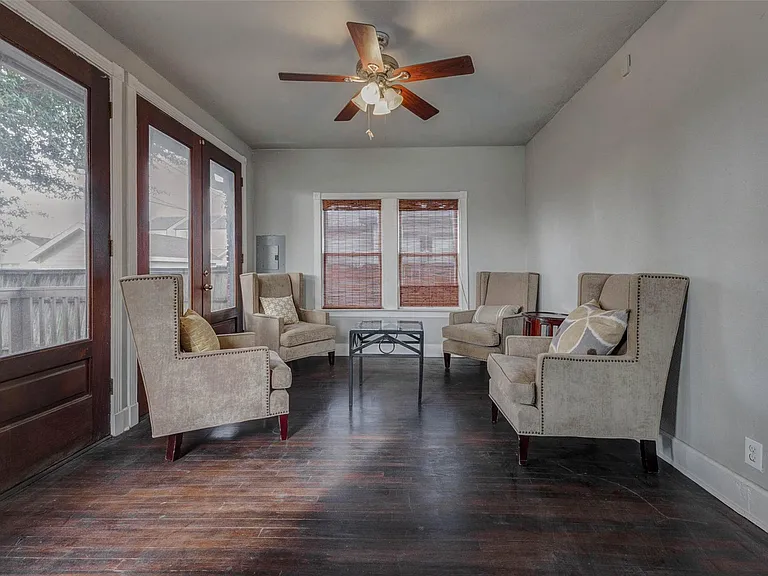 2410 Cleburne St — Photo 9