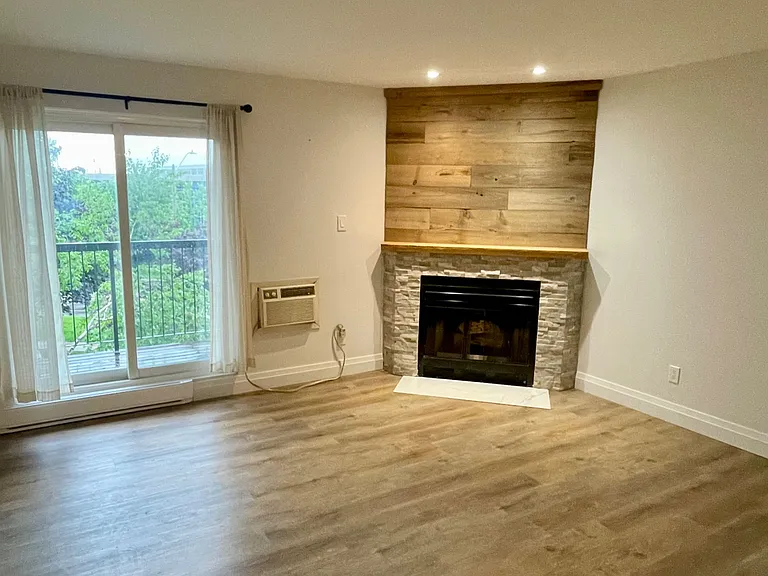 1450 Glen Abbey Gate #533 — Photo 2