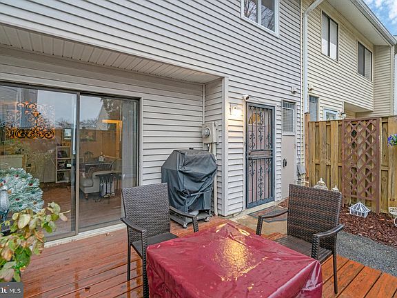 3rd image of 8646 Village Sq Suite 8646