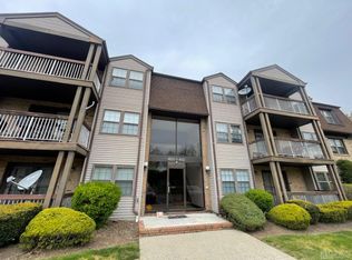 402 Newport Ct, Fords, NJ 08863
