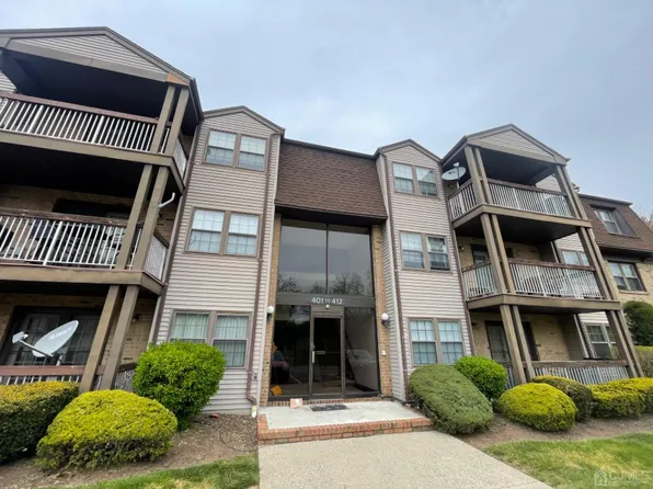 402 Newport Ct, Fords, NJ 08863