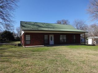 604 S 4th St, Grandview, TX 76050