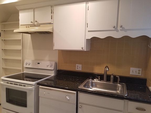 4th image of 2903 S Buchanan St