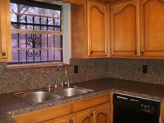 4th image of 3316 Tanglewood Dr