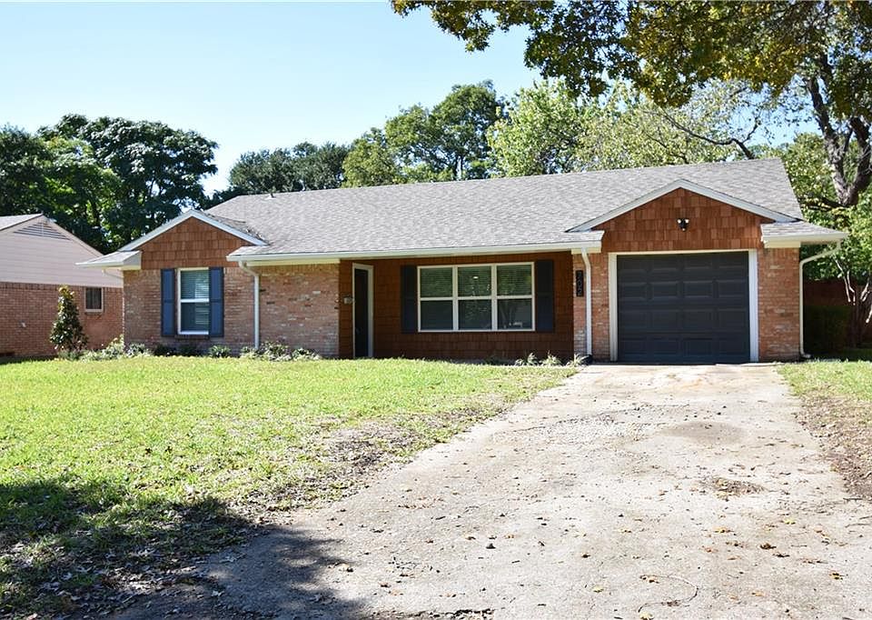 1st image of 702 Hyde Park Dr