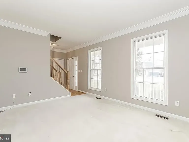 18306 Lyles Dr — Photo 4