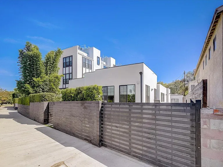 1832 S Redondo Blvd — Photo 20