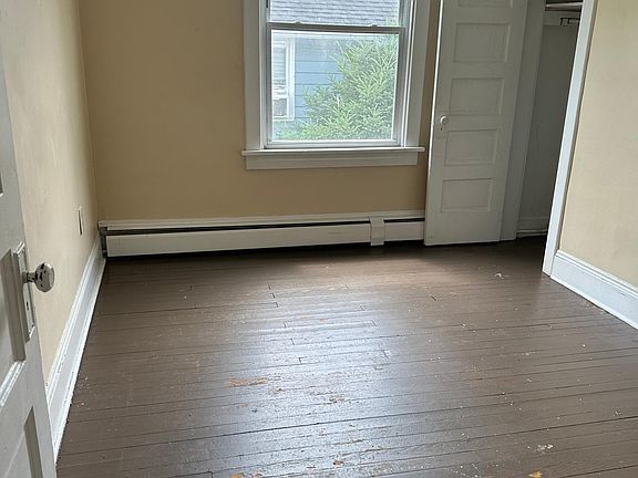 5th image of 167 Price St #1/2