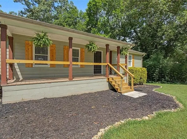 611 Calloway Dr, Rockmart, GA 30153