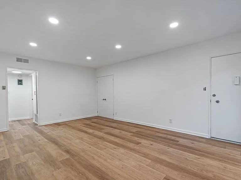 911 Havenhurst Drive (#840) — Photo 4