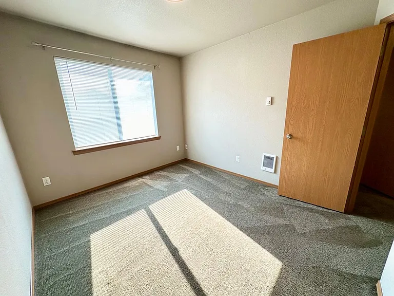 2102 N Yellowstone St — Photo 51