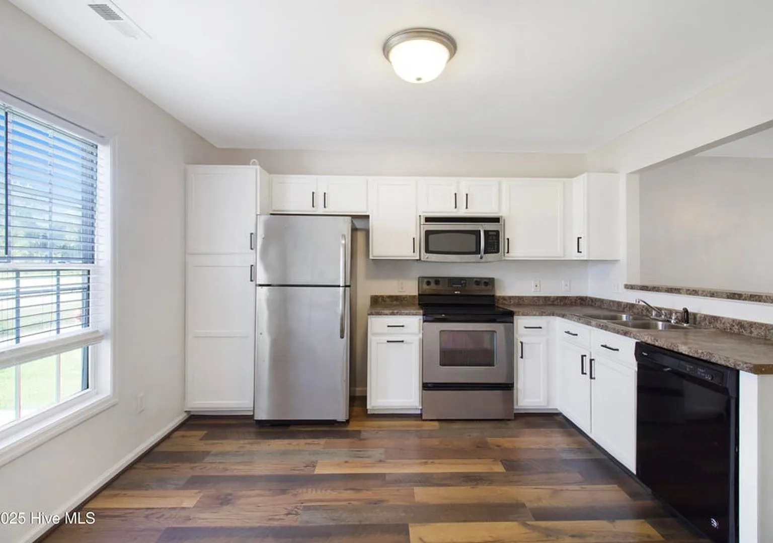 Short Term Townhome Available! — Photo 4