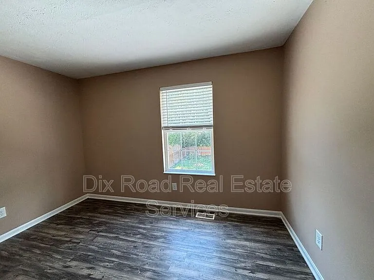 460 Peyton Dr — Photo 25